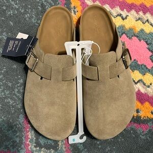 Universal Thread Slip- on Clogs